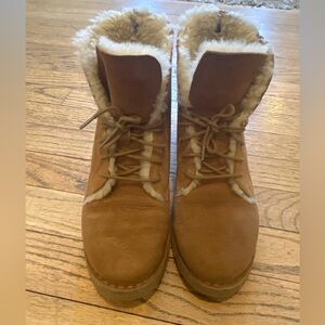 UGG Women’s Shearling Boots Size 7 – Brand New